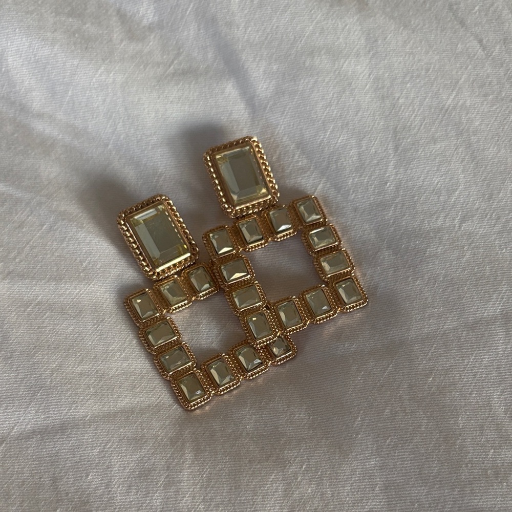 Elegant Gold Geometric Earrings